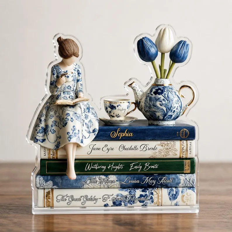 Book Lover plaque trên bookshelf — render sculpture-like